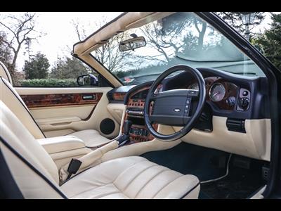 Aston Martin+V8 Volante